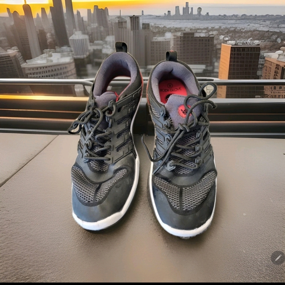Body Glove Men Sneakers. Size 9 color black and red  NWOT.